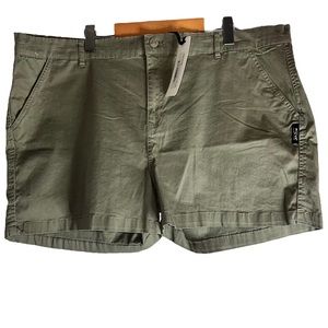 NEW Silver Jeans Co Light Olive Green Stretchy Khaki Shorts Womenโs Plus Size 22